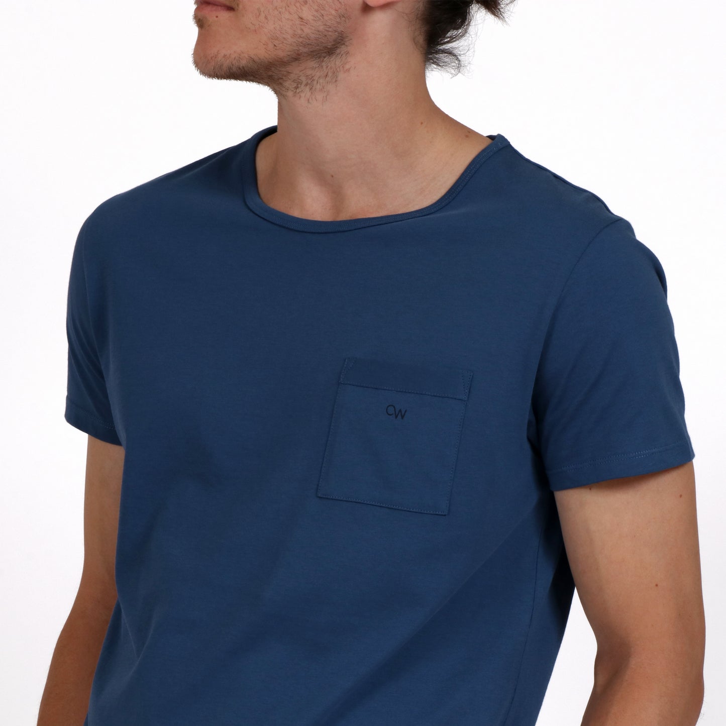 OWTS2203 AEGEAN BLUE POCKET MEN'S T-SHIRT IN ORGANIC COTTON POCKET DETAIL