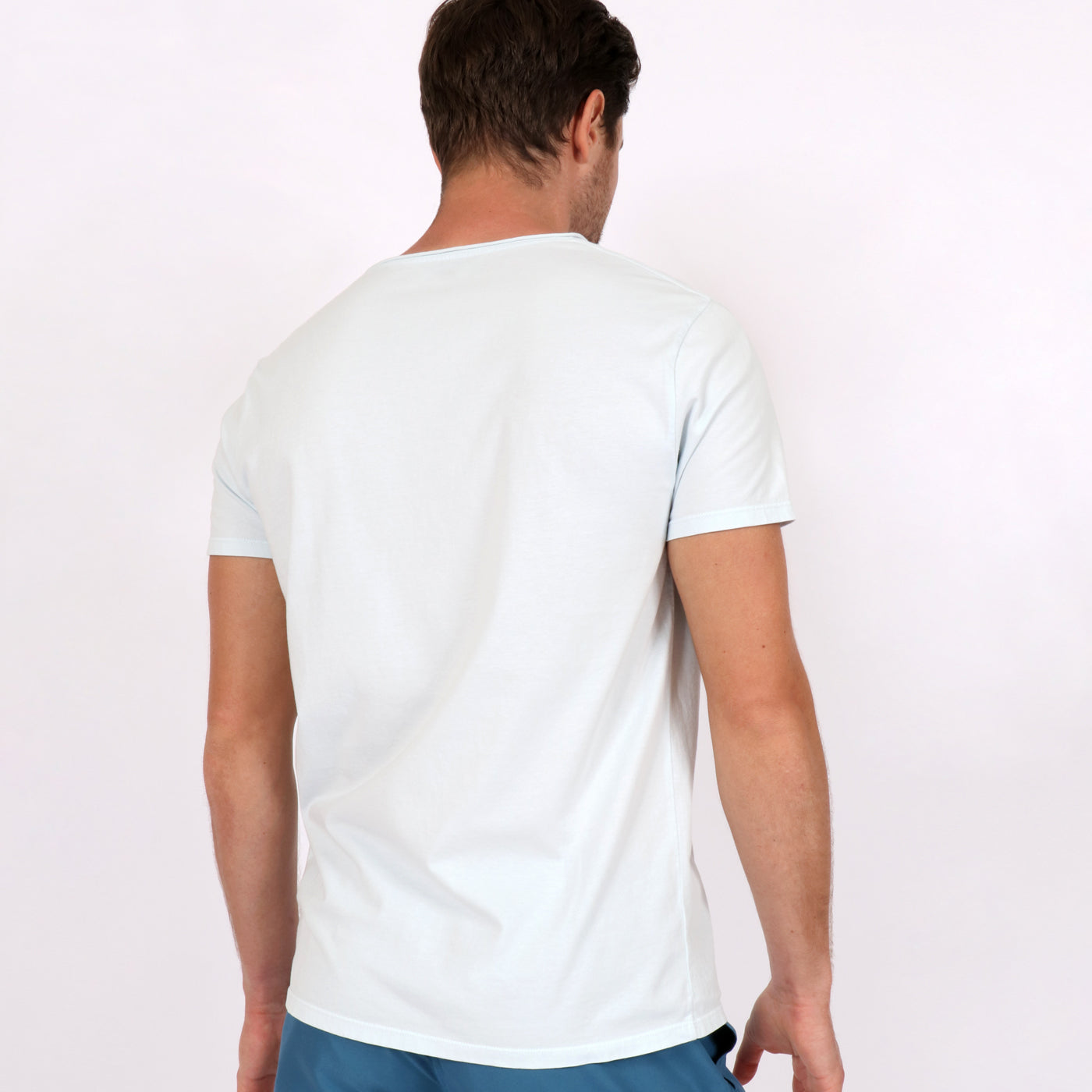 OWTS1804 Ice Blue garment dyed beach fit men's organic cotton t-shirt with chest pocket detail on body back view